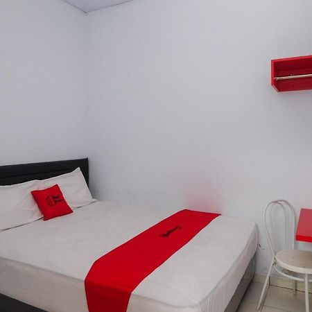 Reddoorz At Lapangan Bandara Sam Ratulangi Manado Hotell Exteriör bild