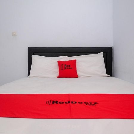 Reddoorz At Lapangan Bandara Sam Ratulangi Manado Hotell Exteriör bild