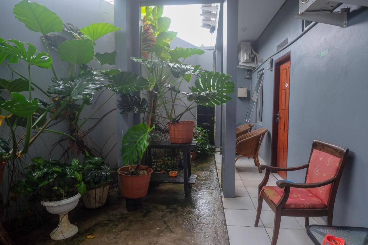 Reddoorz At Lapangan Bandara Sam Ratulangi Manado Hotell Exteriör bild