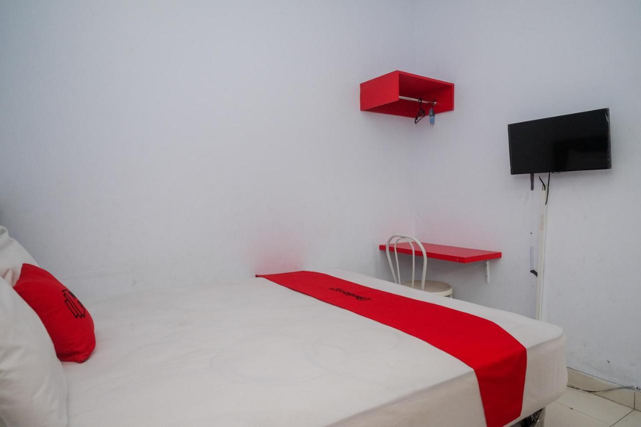 Reddoorz At Lapangan Bandara Sam Ratulangi Manado Hotell Exteriör bild