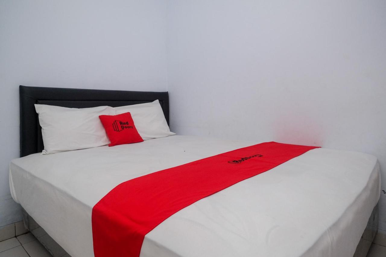 Reddoorz At Lapangan Bandara Sam Ratulangi Manado Hotell Exteriör bild