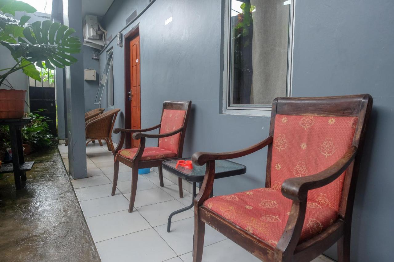 Reddoorz At Lapangan Bandara Sam Ratulangi Manado Hotell Exteriör bild
