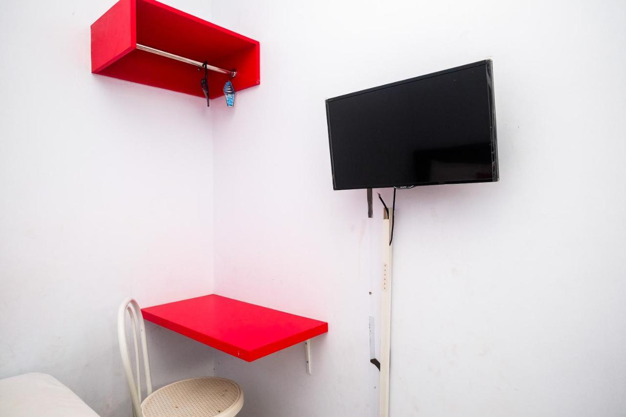 Reddoorz At Lapangan Bandara Sam Ratulangi Manado Hotell Exteriör bild