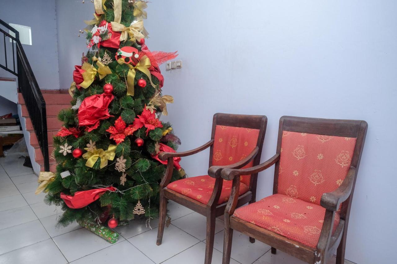 Reddoorz At Lapangan Bandara Sam Ratulangi Manado Hotell Exteriör bild