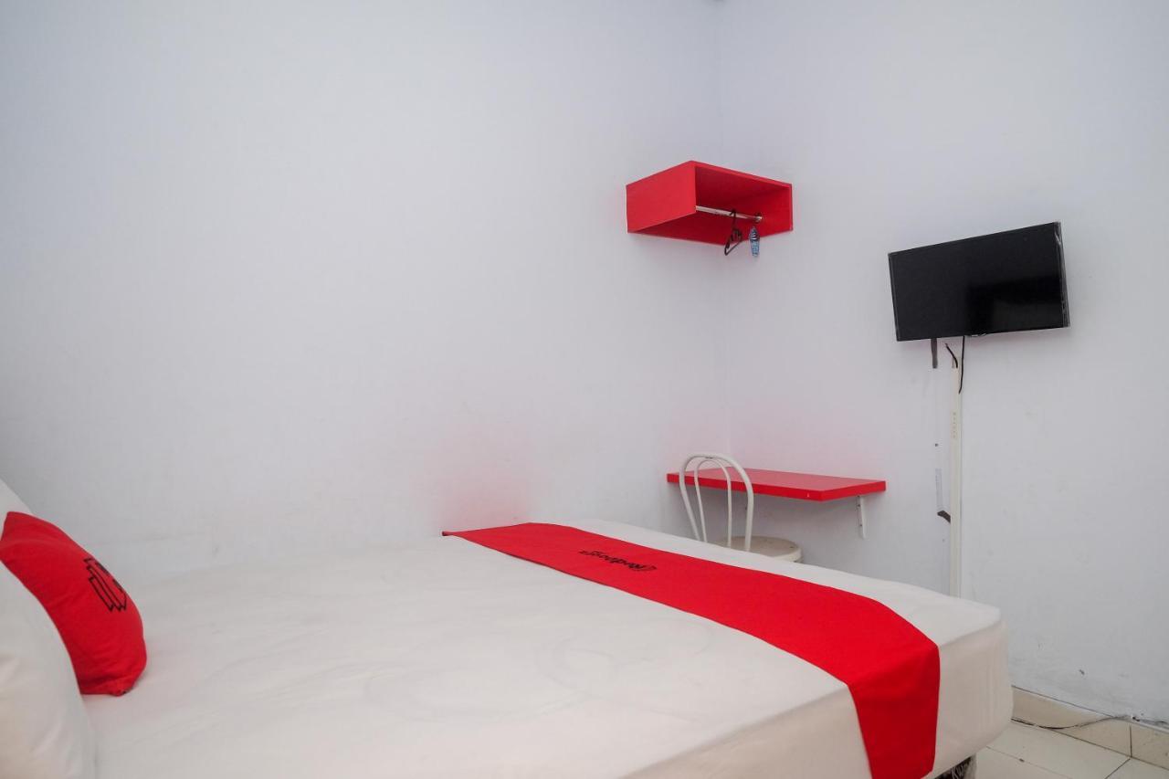 Reddoorz At Lapangan Bandara Sam Ratulangi Manado Hotell Exteriör bild